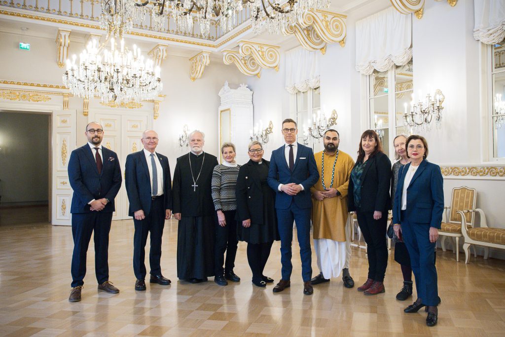 USKOT-foorumin hallituksen jäsenet ja tasavallan presidentti Alexander Stubb